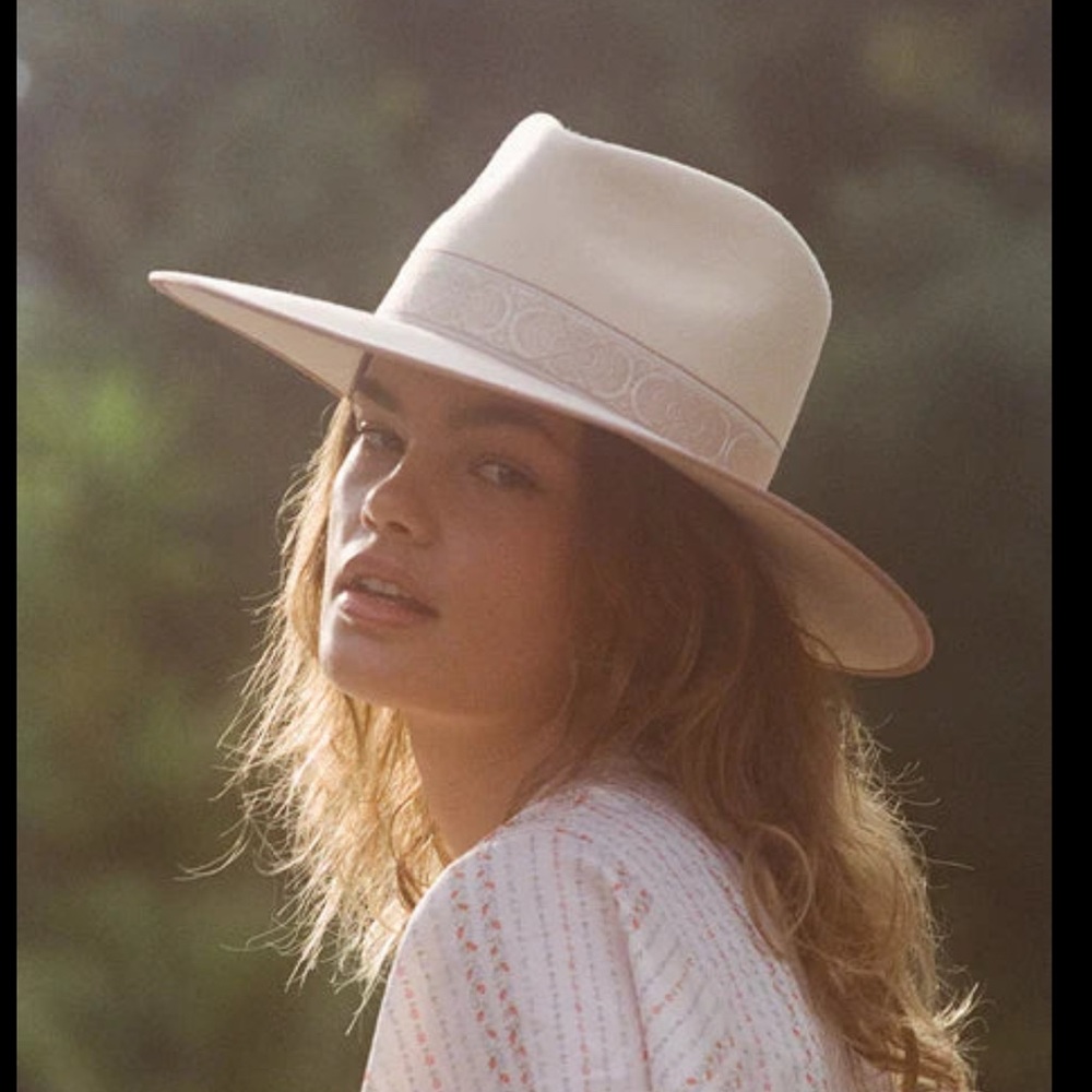 Lack of Color Ivory Rancher size S